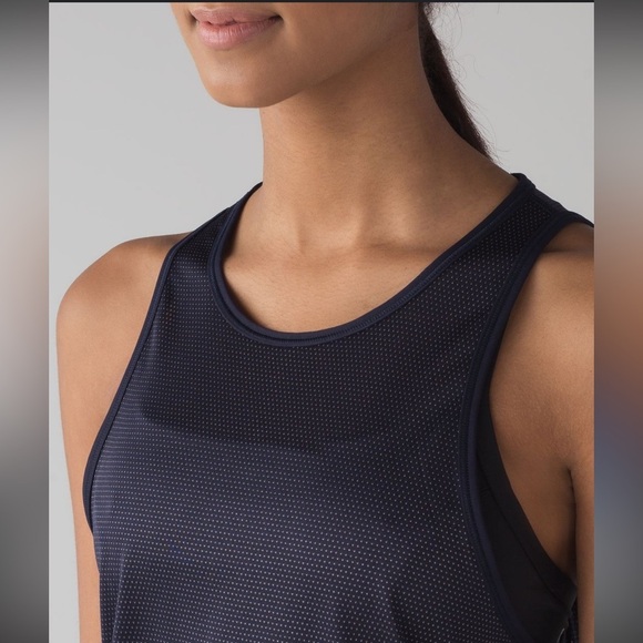 Lululemon squad goals pushing limits tank size 8 in excellent like-new condition - Picture 3 of 7